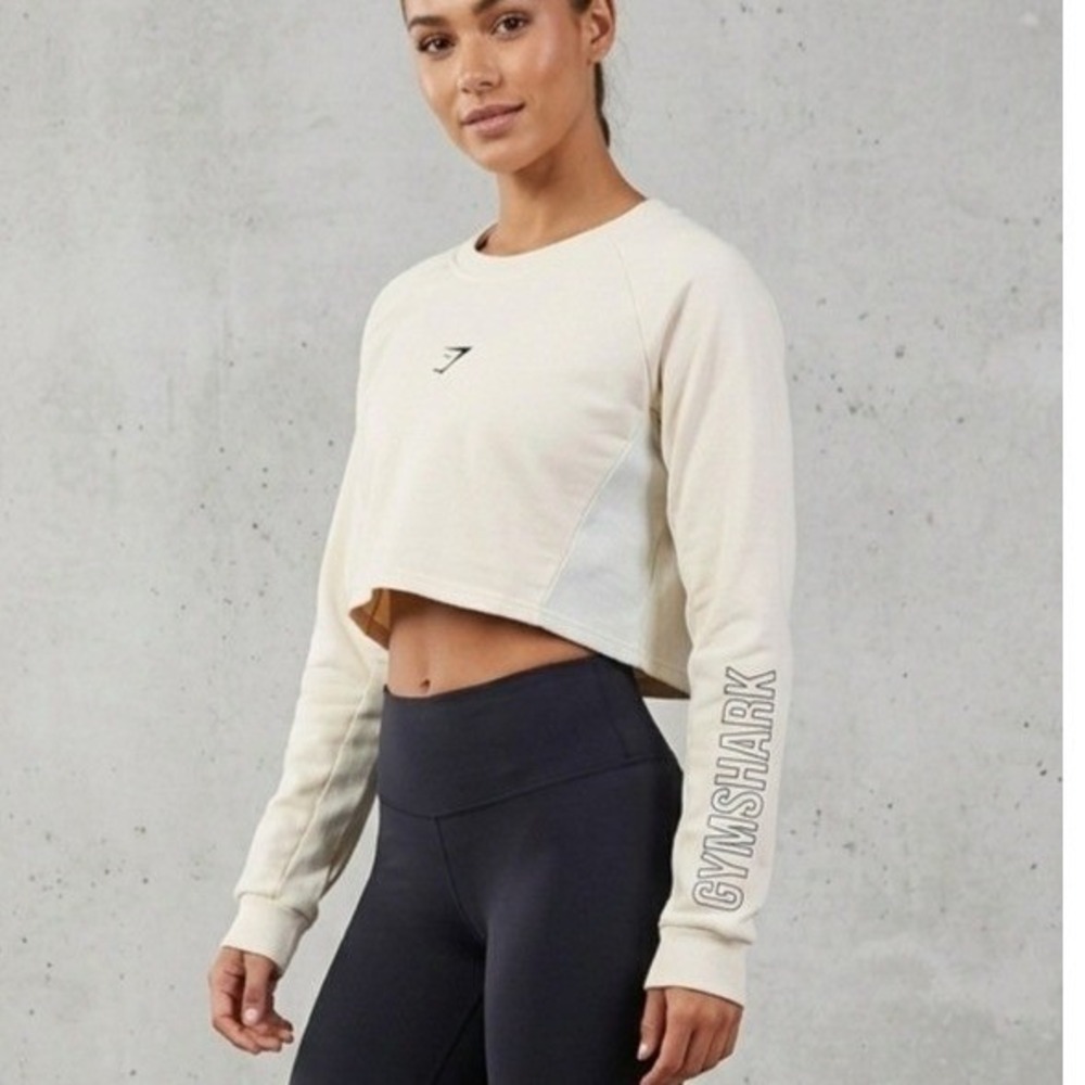 Gymshark Athleisure Cropped Logo Sweatshirt Pullover Cream M